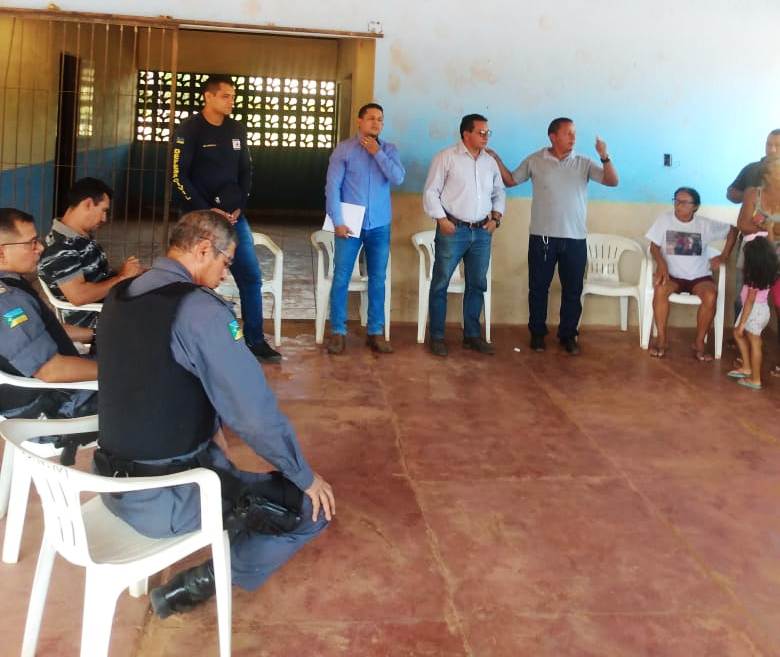 Executivo Municipal ouve reivindicações de moradores dos bairros Nazaré Mineiro Cajari e Sarney.